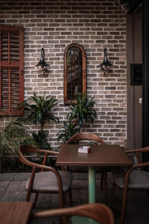 Bed Station Hostel & Bar Shkodër Dış mekan fotoğraf