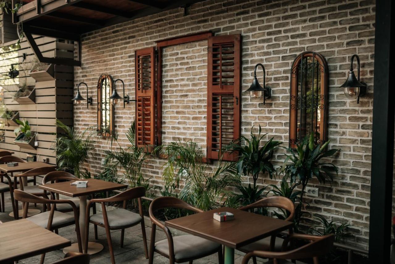 Bed Station Hostel & Bar Shkodër Dış mekan fotoğraf