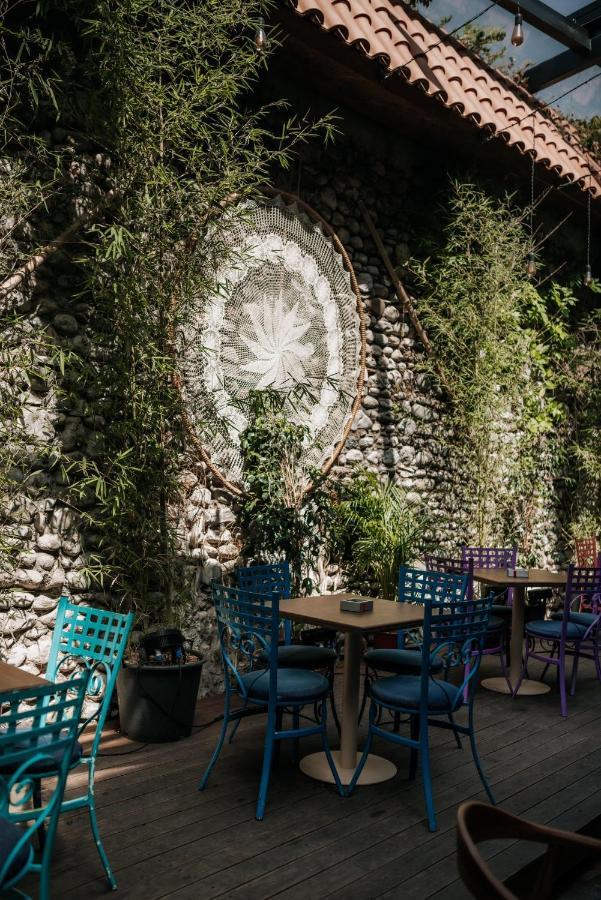Bed Station Hostel & Bar Shkodër Dış mekan fotoğraf