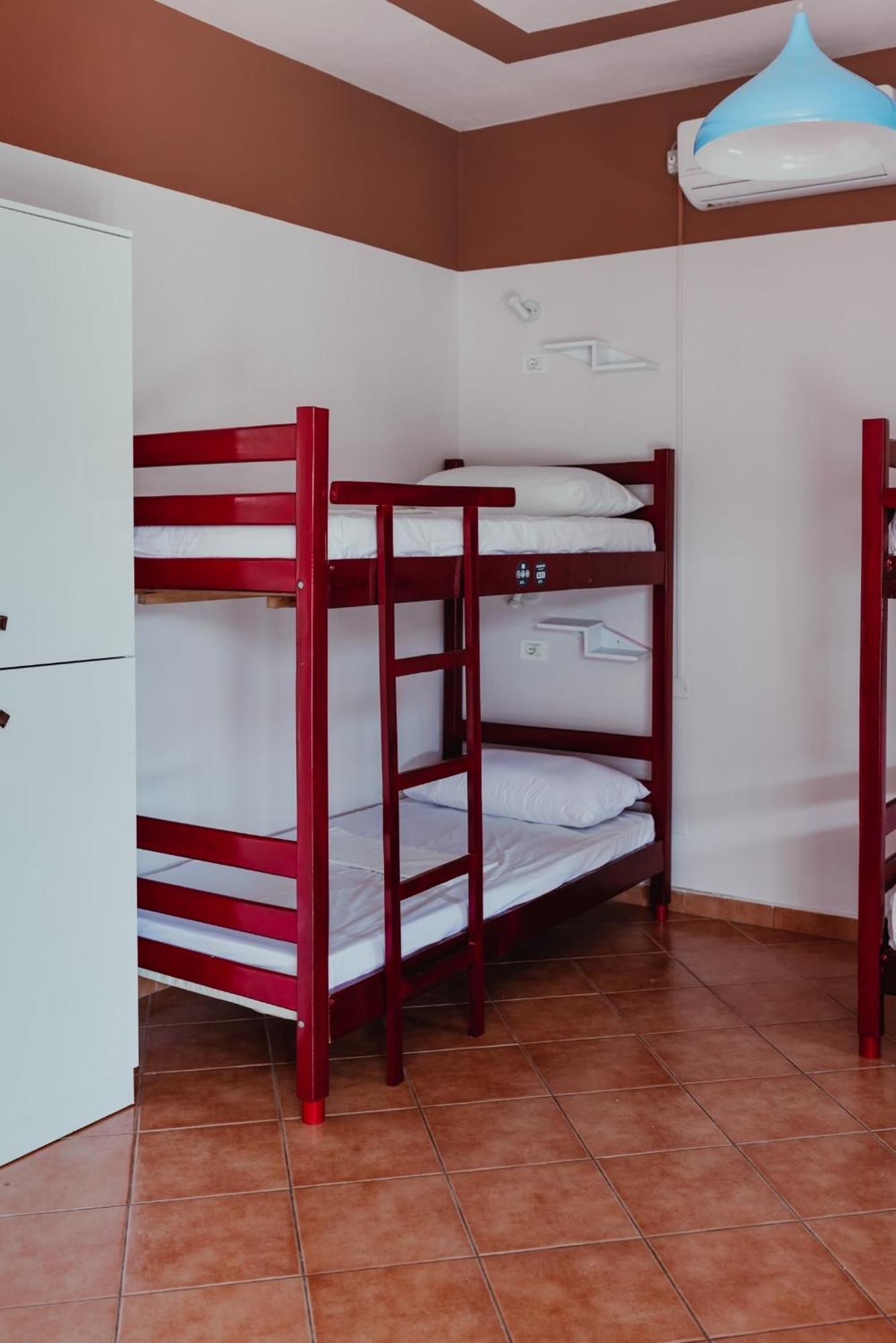 Bed Station Hostel & Bar Shkodër Dış mekan fotoğraf