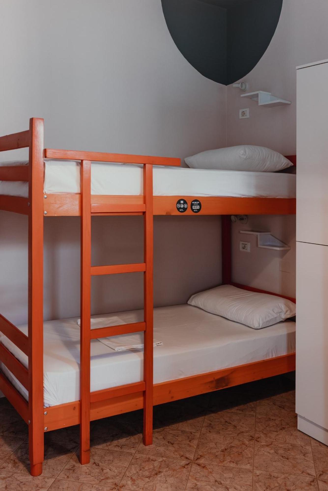 Bed Station Hostel & Bar Shkodër Dış mekan fotoğraf
