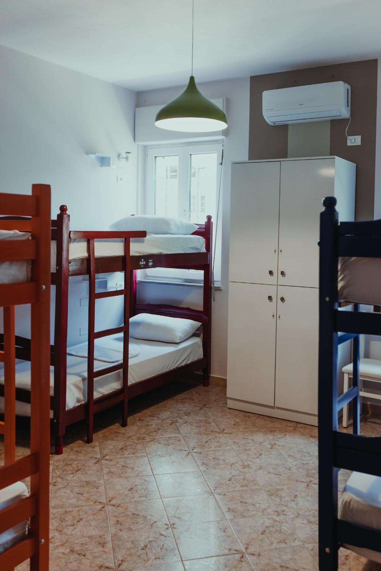 Bed Station Hostel & Bar Shkodër Dış mekan fotoğraf