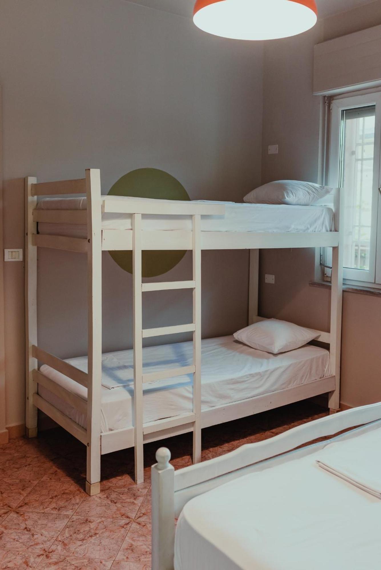 Bed Station Hostel & Bar Shkodër Dış mekan fotoğraf