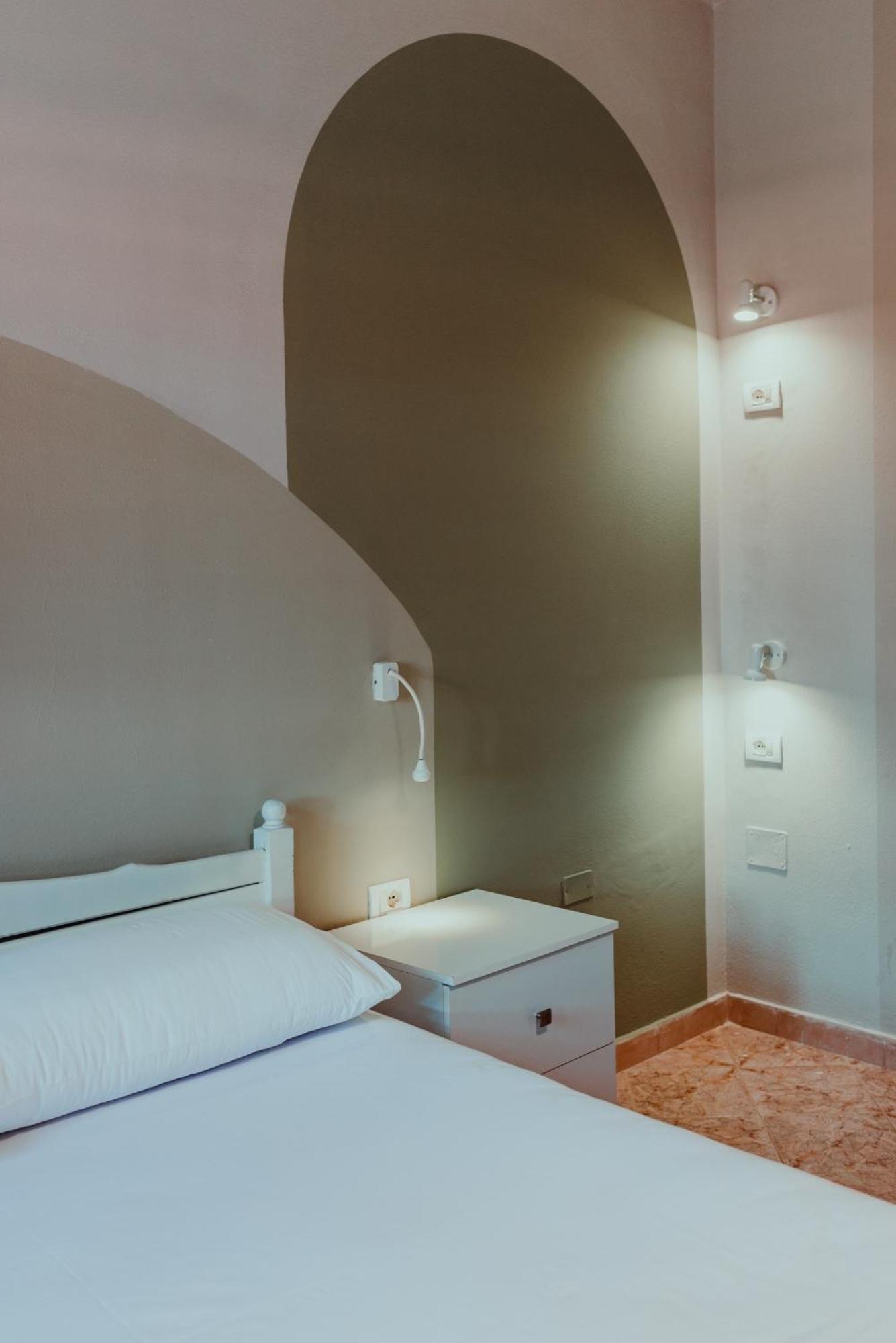 Bed Station Hostel & Bar Shkodër Dış mekan fotoğraf