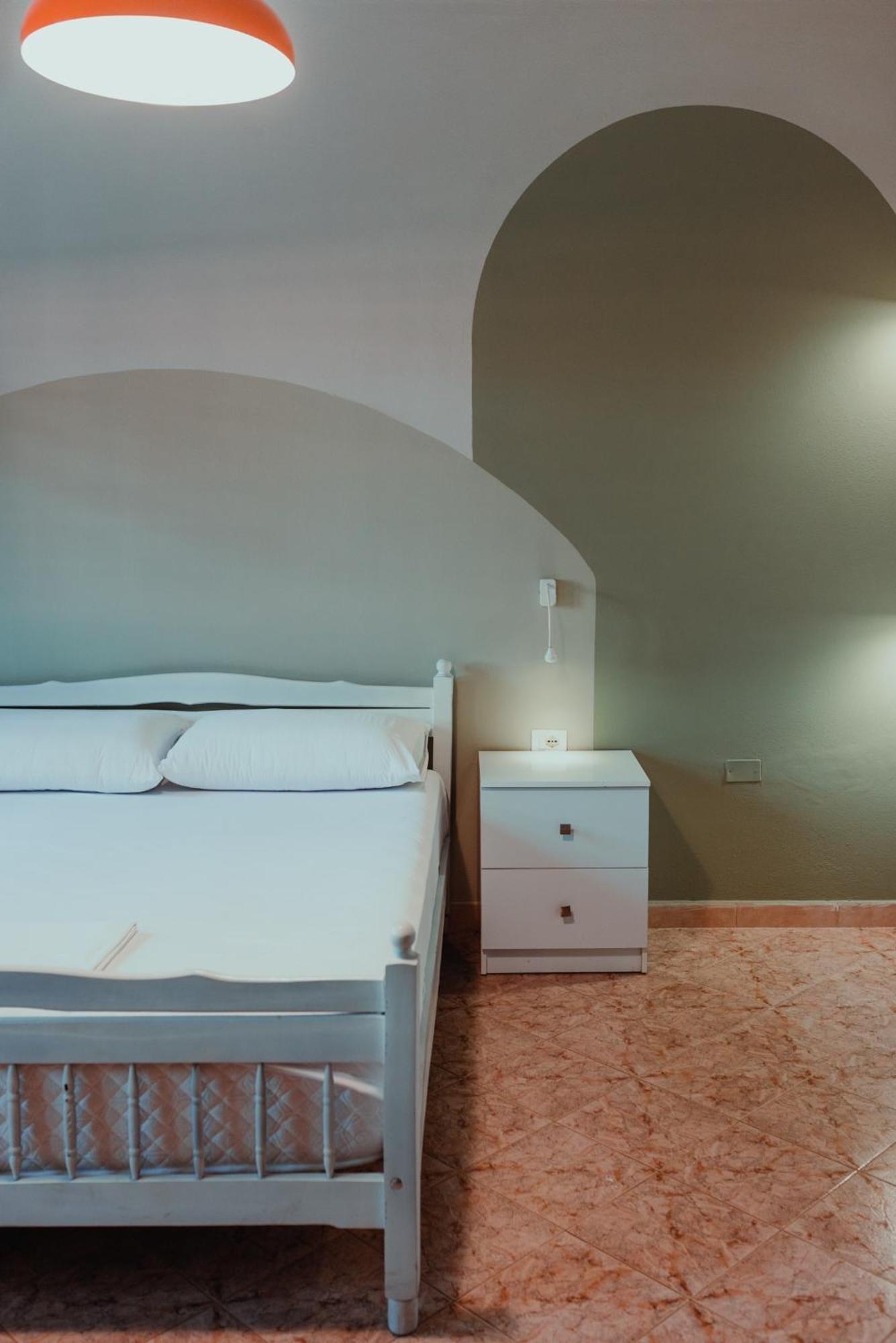 Bed Station Hostel & Bar Shkodër Dış mekan fotoğraf