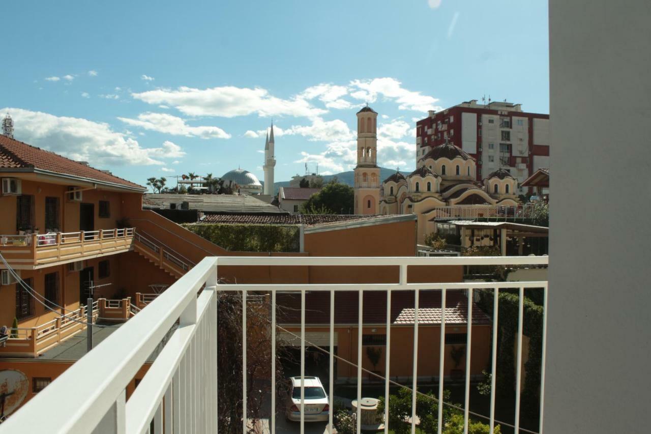 Bed Station Hostel & Bar Shkodër Dış mekan fotoğraf
