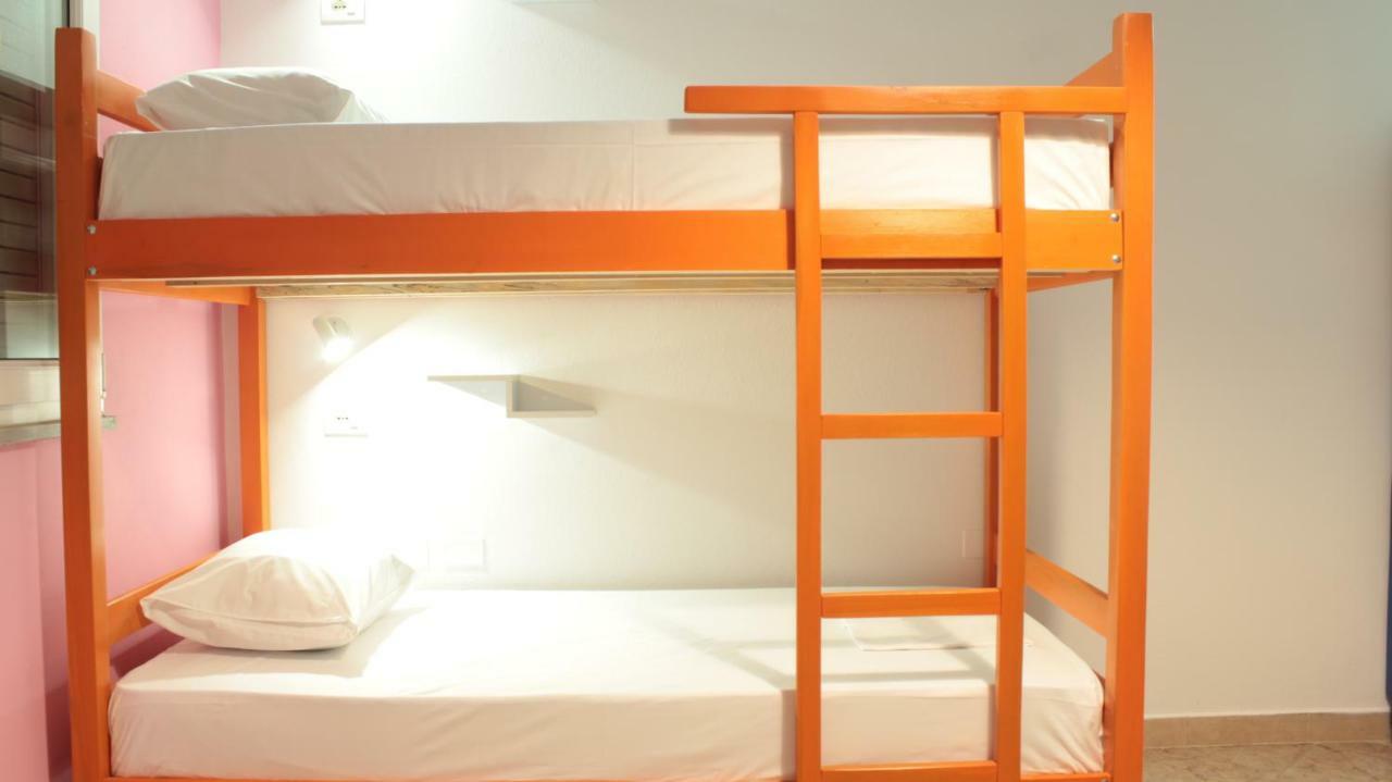 Bed Station Hostel & Bar Shkodër Dış mekan fotoğraf