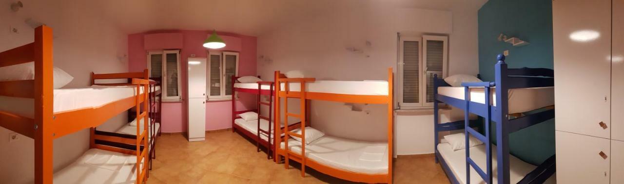 Bed Station Hostel & Bar Shkodër Dış mekan fotoğraf