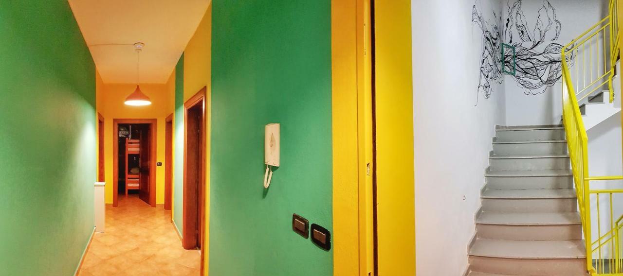 Bed Station Hostel & Bar Shkodër Dış mekan fotoğraf