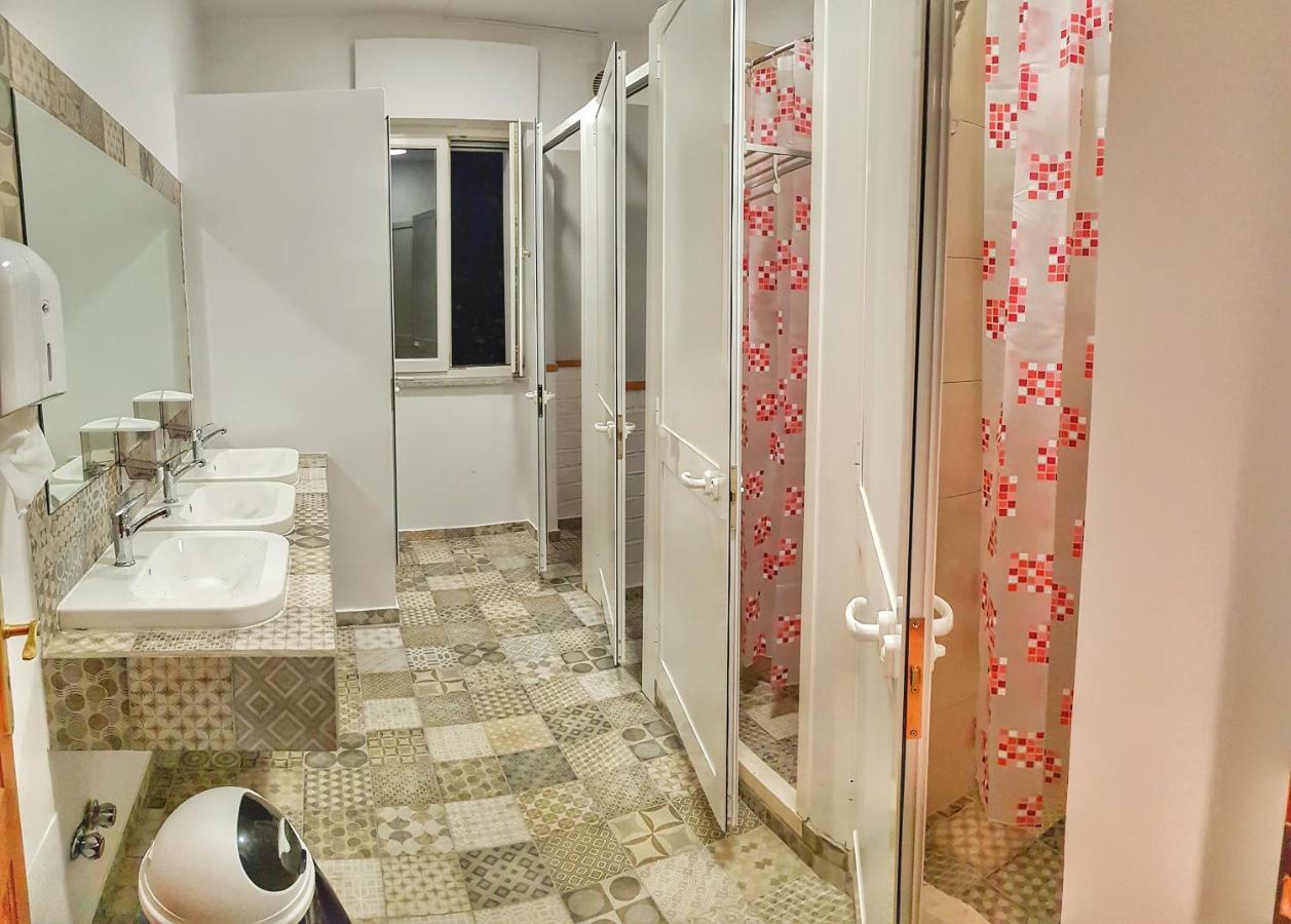 Bed Station Hostel & Bar Shkodër Dış mekan fotoğraf